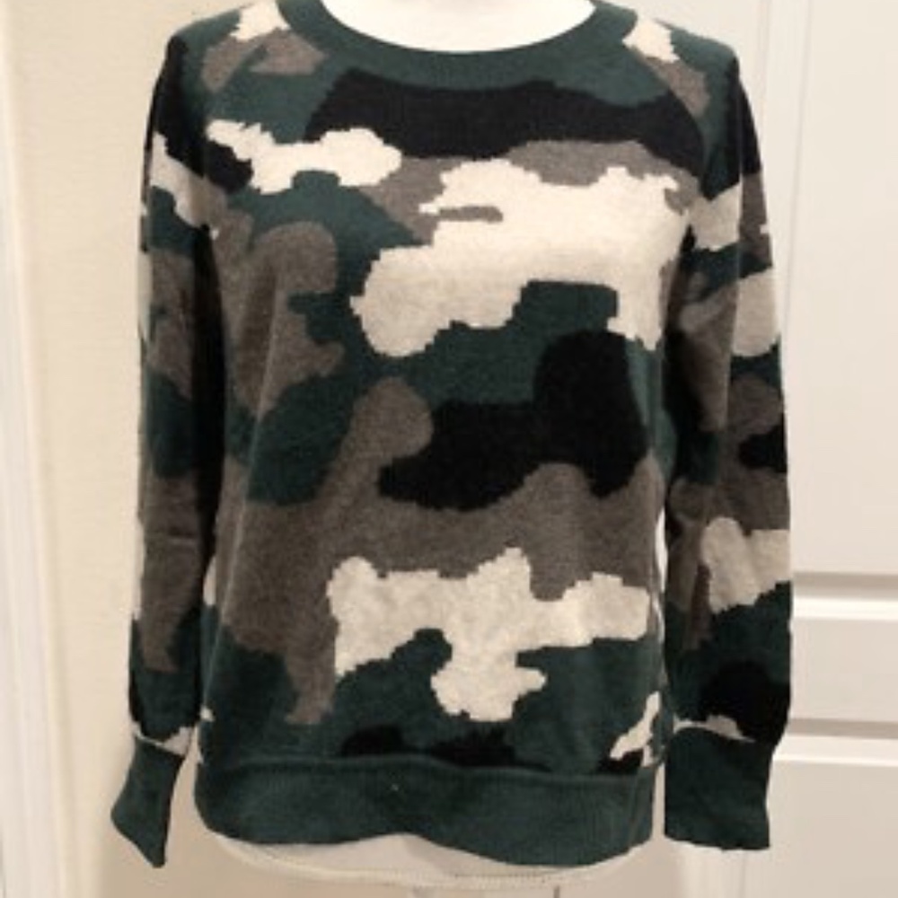 Aqua 100% Cashmere Green and Black Crewneck Sweater Camo